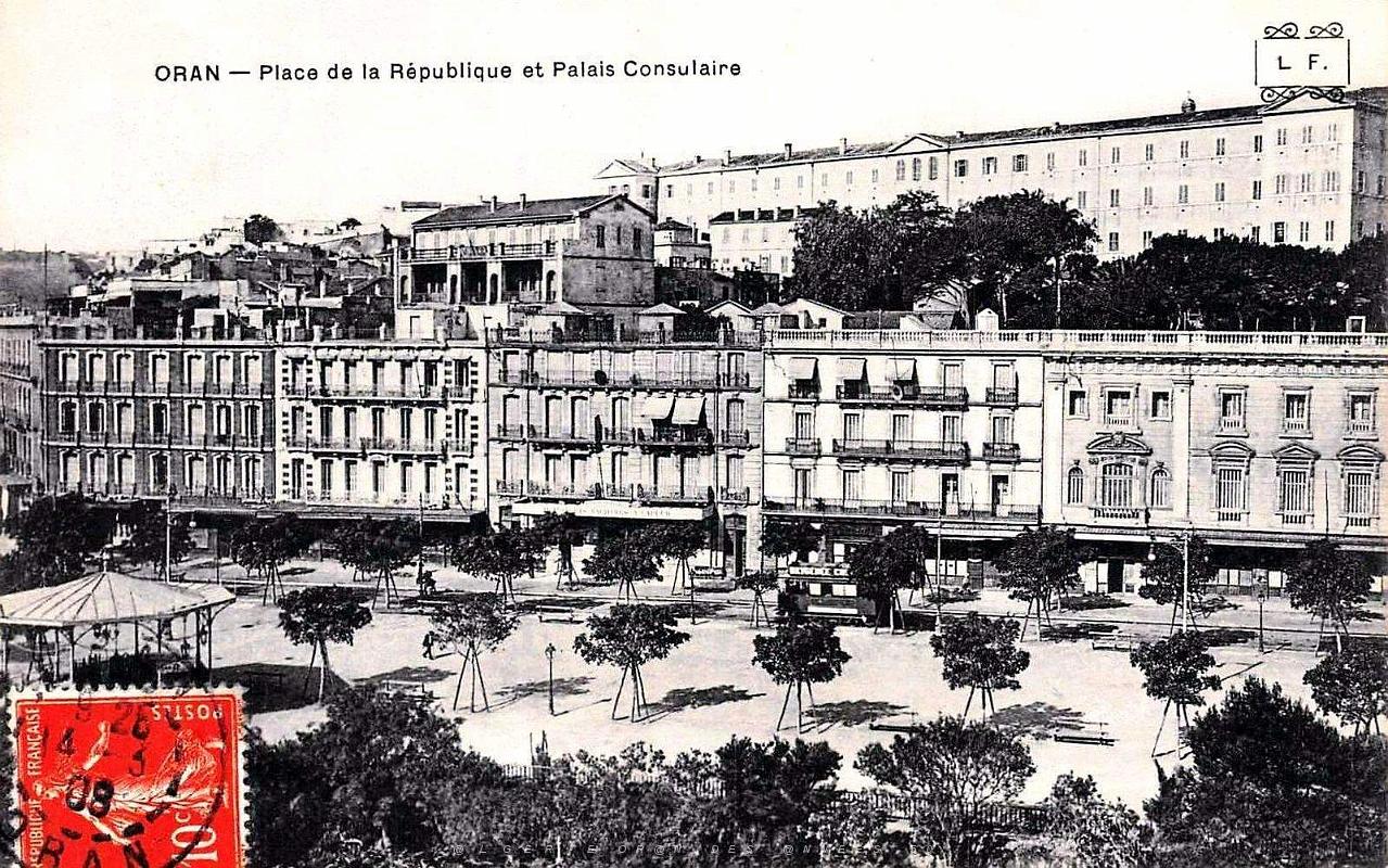 Oran - Place de la Republique et Palais consulaire - 1908 .jpg